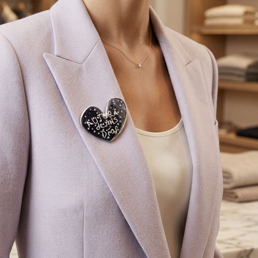 Pin Corazón · Autora