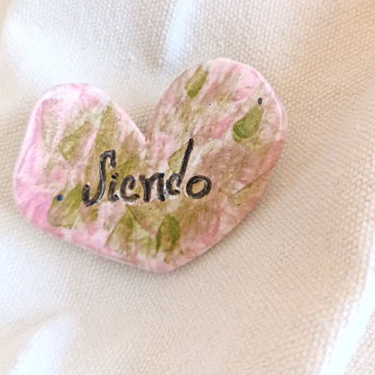 Pin Corazón ·  Siendo